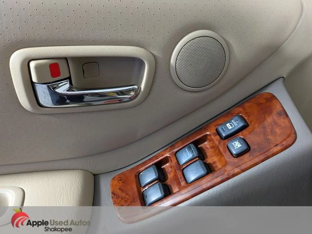 Used 2006 Gold Toyota Limited image 11
