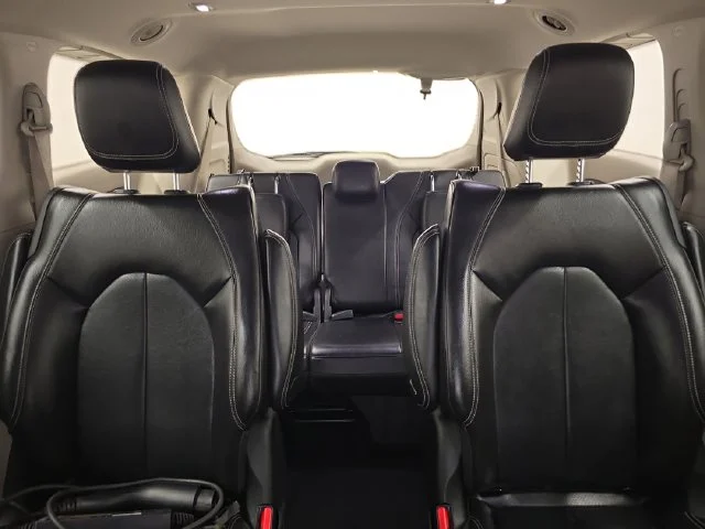 Used 2022 Ceramic Gray Clearcoat Chrysler Touring L image 24