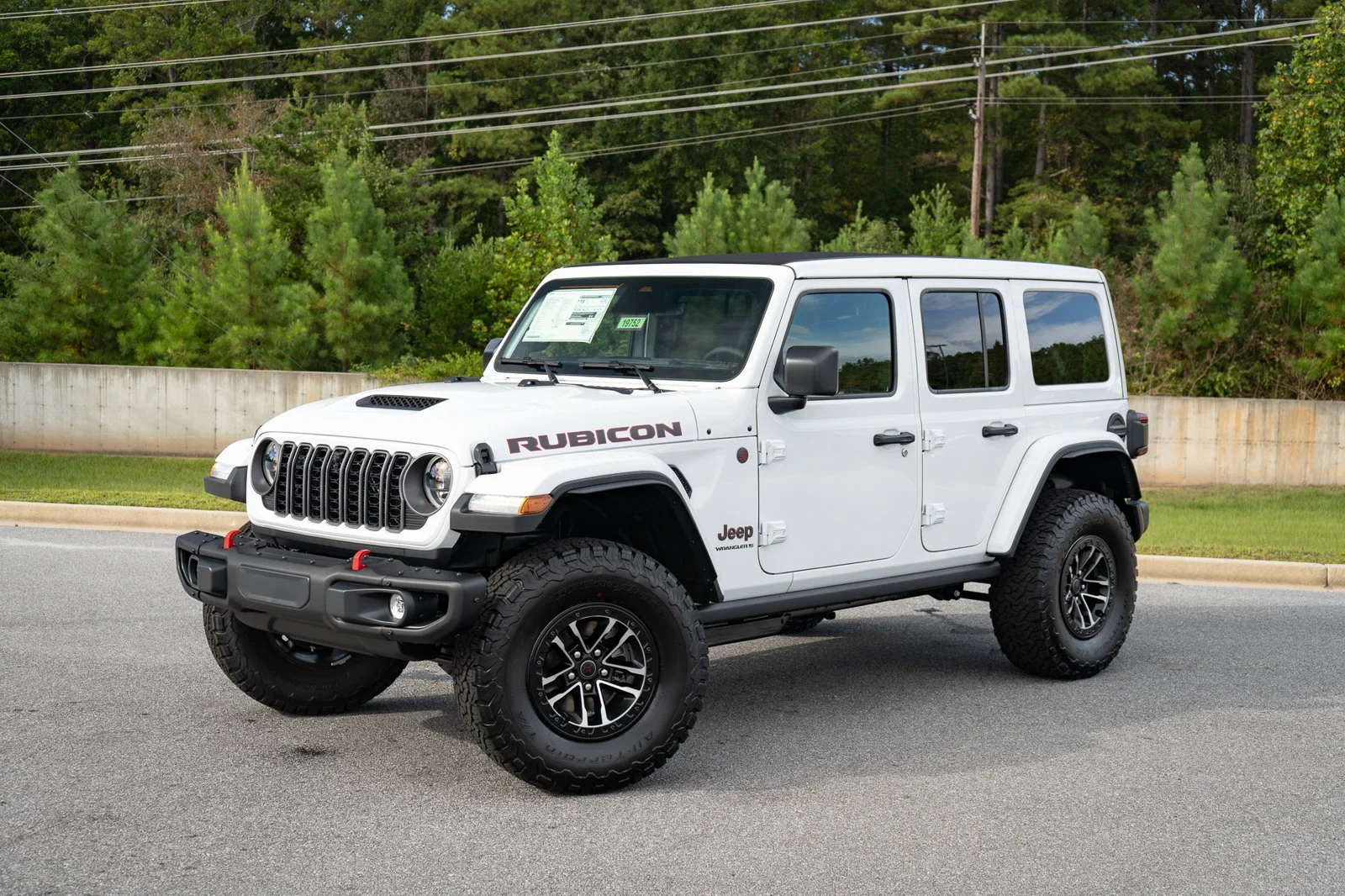 New 2027 Bright White Clear-Coat Paint Jeep Rubicon X image 4