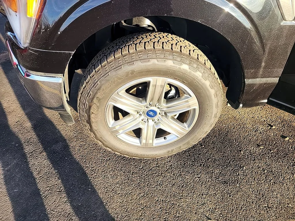 Used 2021 Agate Black Metallic Ford XLT image 12