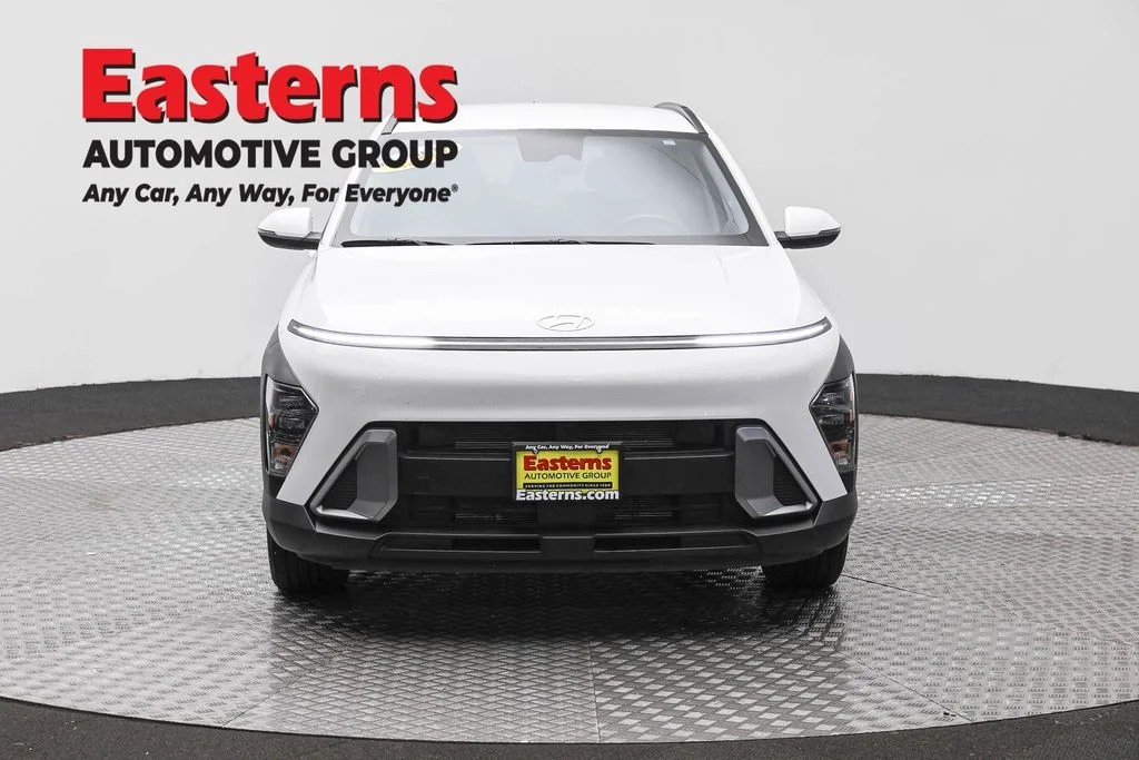 Used 2024 White Hyundai SEL image 2