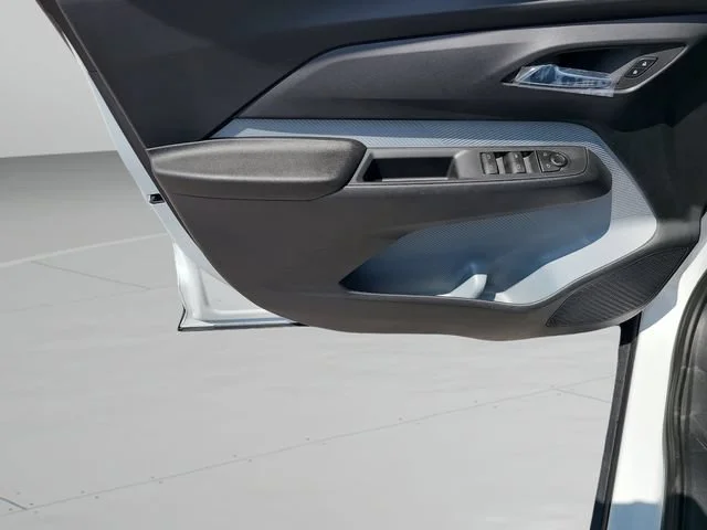 New 2027 Summit White Chevrolet LT image 17
