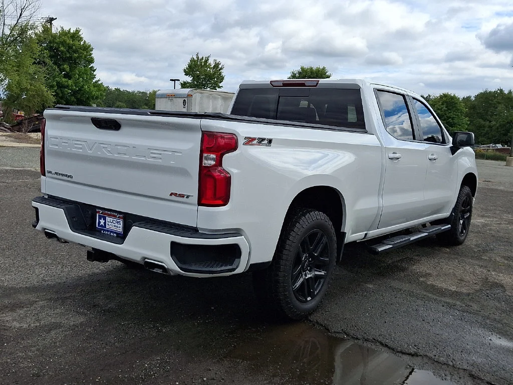 Used 2024 Summit White Chevrolet RST image 11