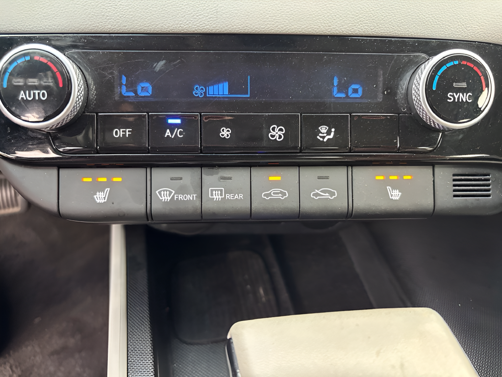 Used 2025 White Hyundai Limited image 35