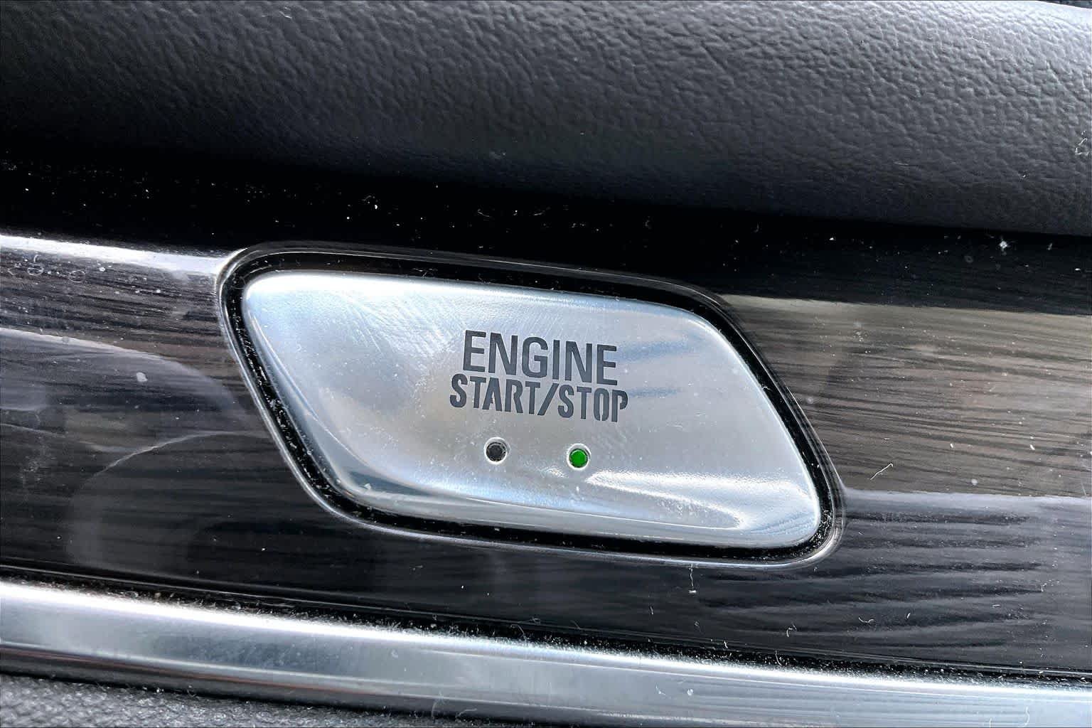 Used 2023 Summit White Buick Essence image 34