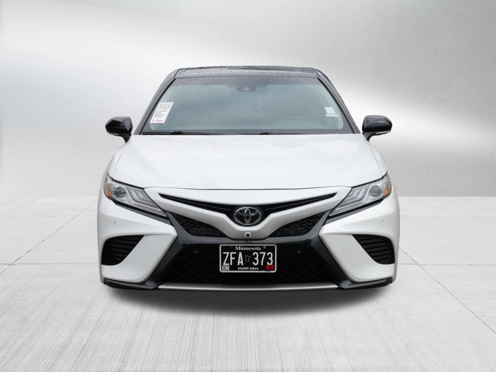 Used 2019 Wind Chill Pearl/Midnight Black Metallic Toyota XSE V6 image 2