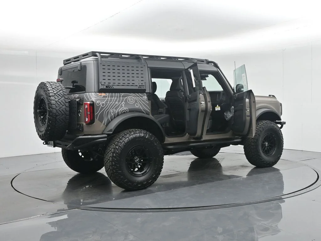 New 2025 Marsh Gray Ford Badlands image 5