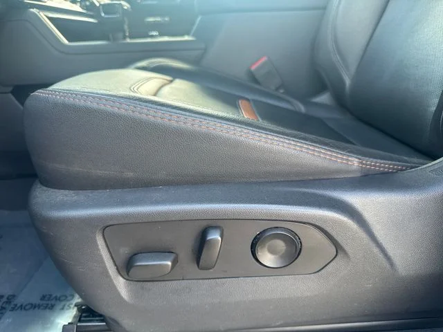 Used 2023  GMC AT4 image 15