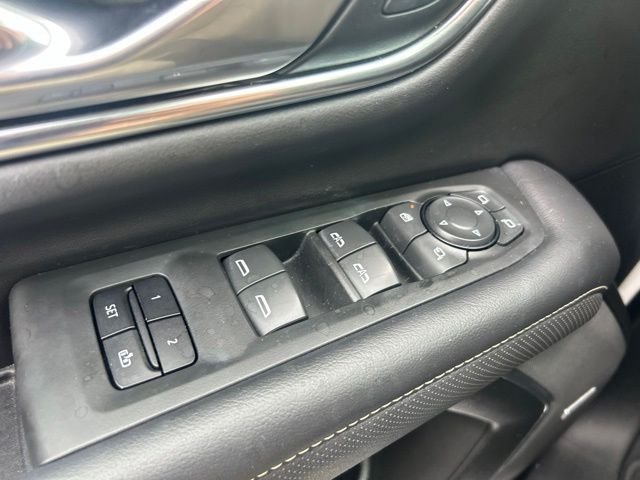 Used 2022 White GMC SLT image 17