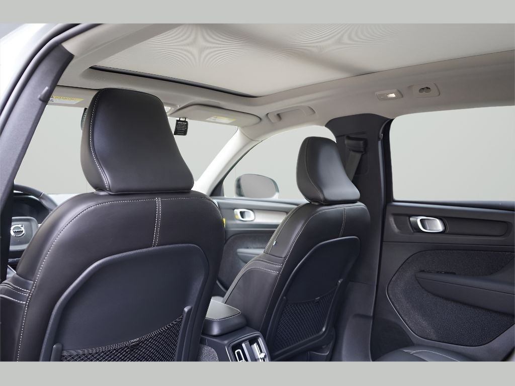 2025 Volvo XC40 Plus - Photo 19