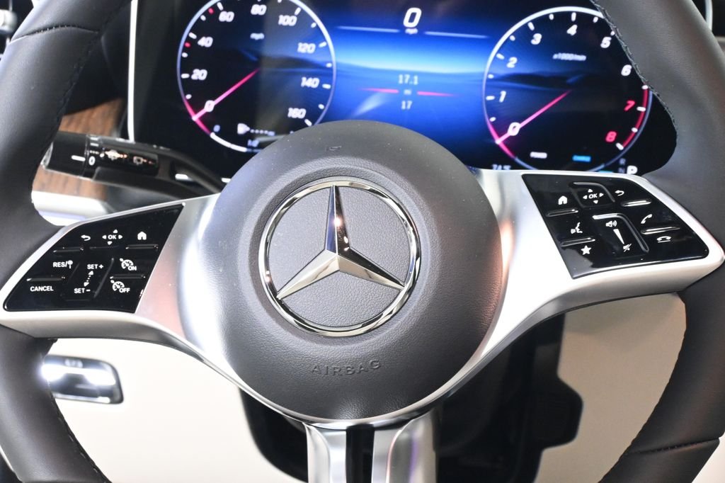 Used 2026 Polar White Mercedes-Benz GLC 300 image 16