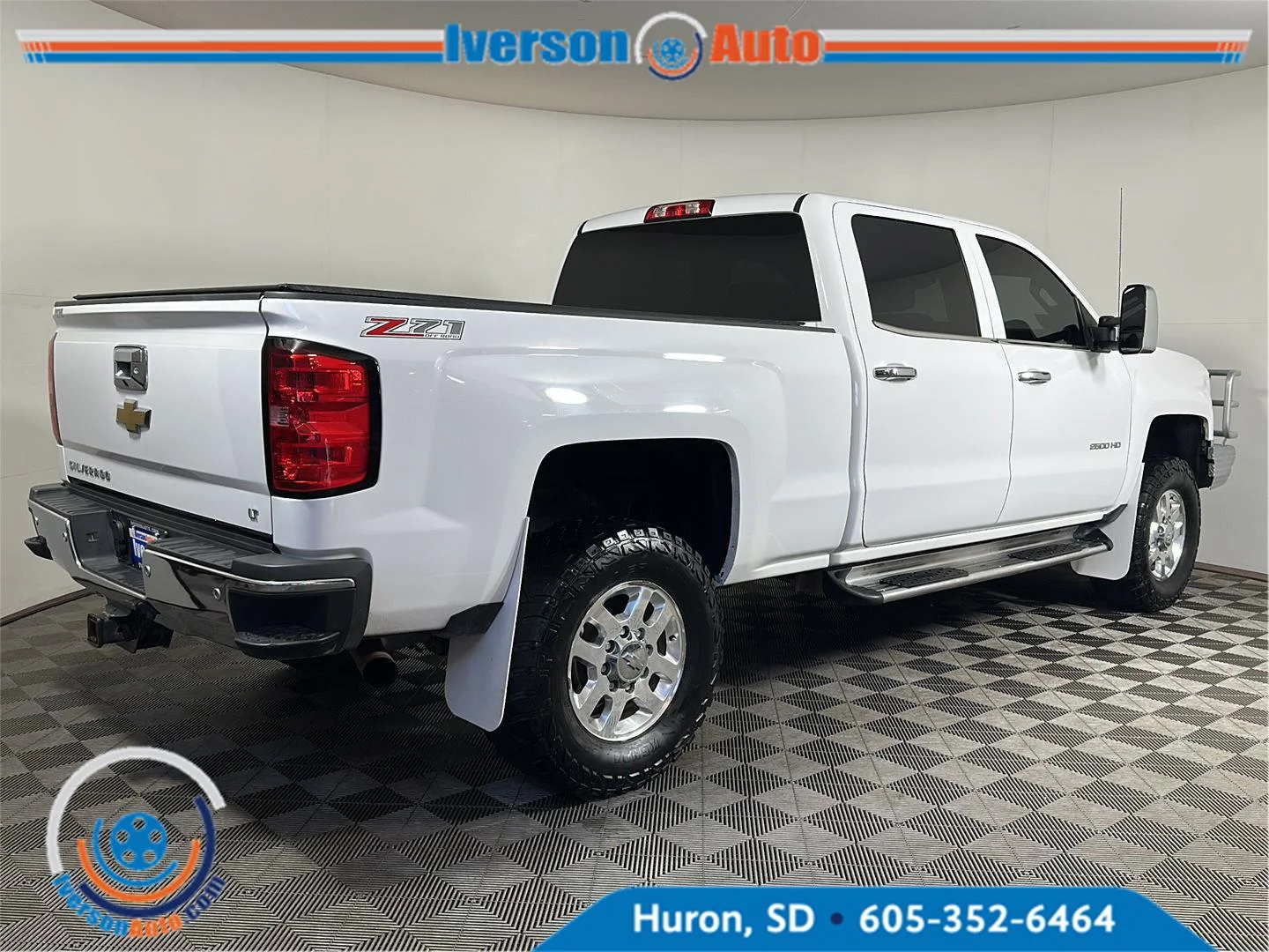 Used 2015 Summit White Chevrolet LT image 10