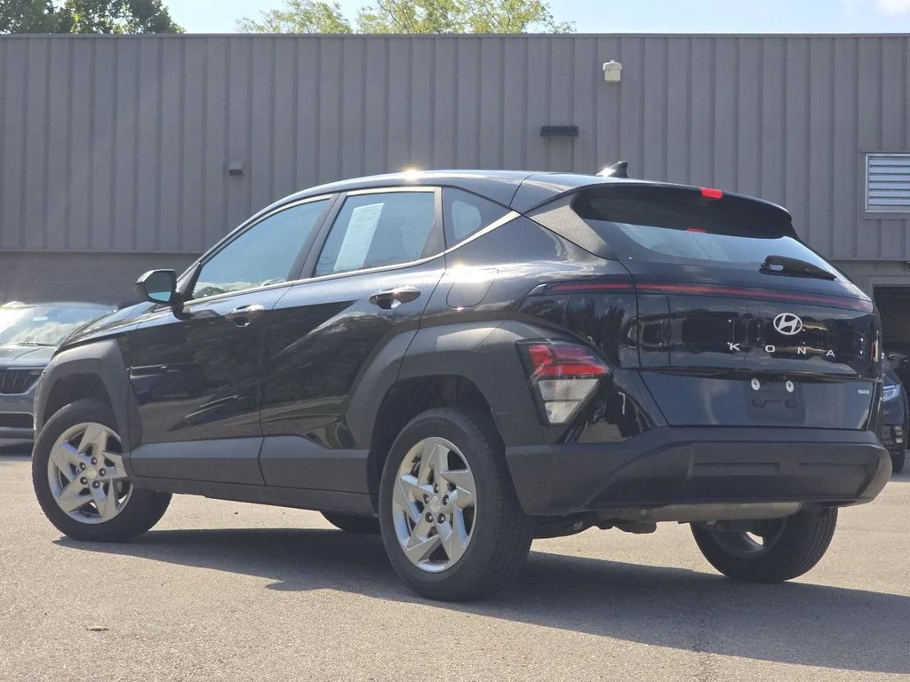 Used 2024 Black Hyundai SE image 13