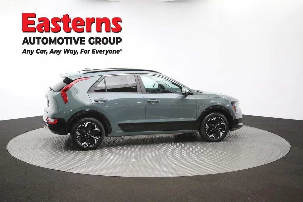 Used 2023 Green Kia Wind image 43