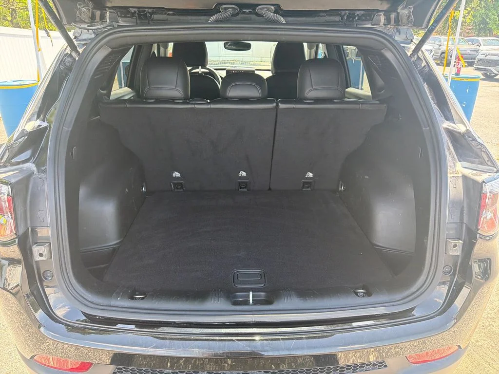 Used 2024 Black Jeep Latitude Lux image 27