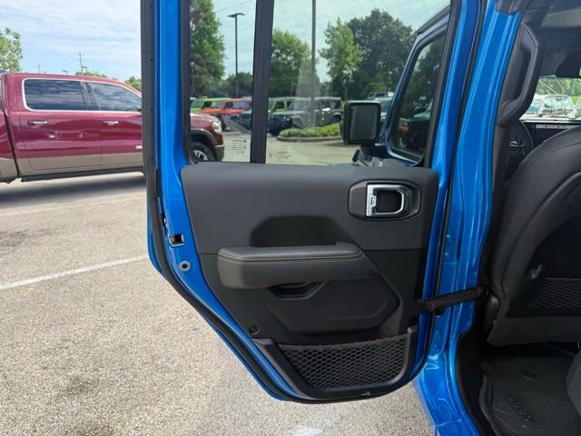 New 2026 Hydro Blue Pearl-Coat Exterior Paint Jeep Sahara image 21