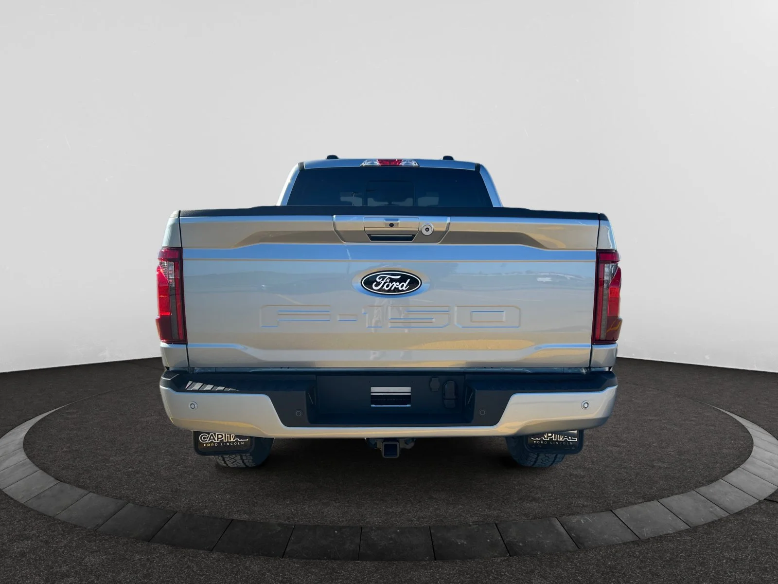 New 2026 Iconic Silver Metallic Ford XLT image 4