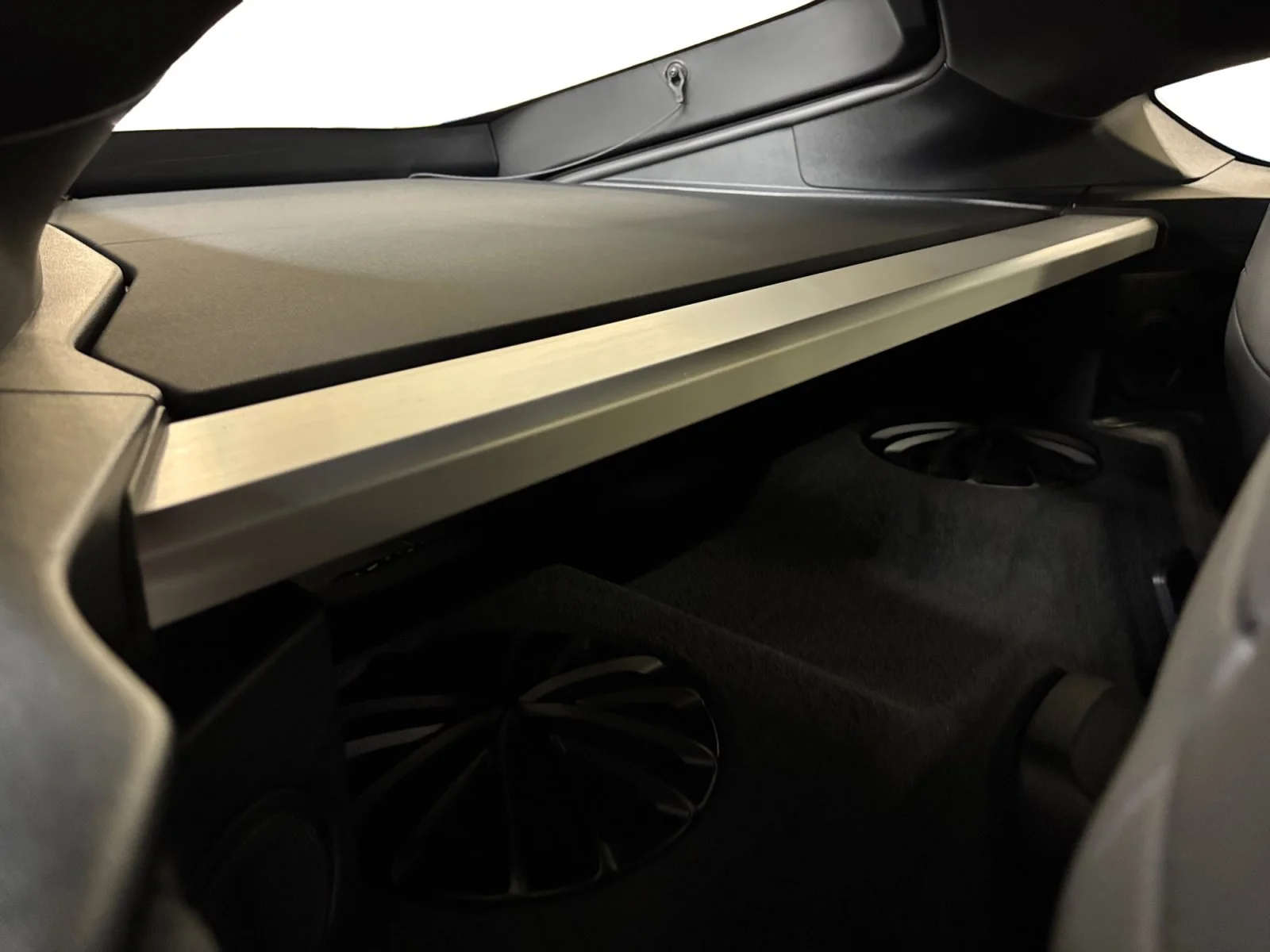 Used 2025 White Toyota 3.0 image 18