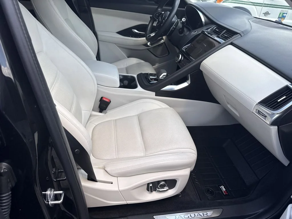 Used 2022  Jaguar P250 SE image 13
