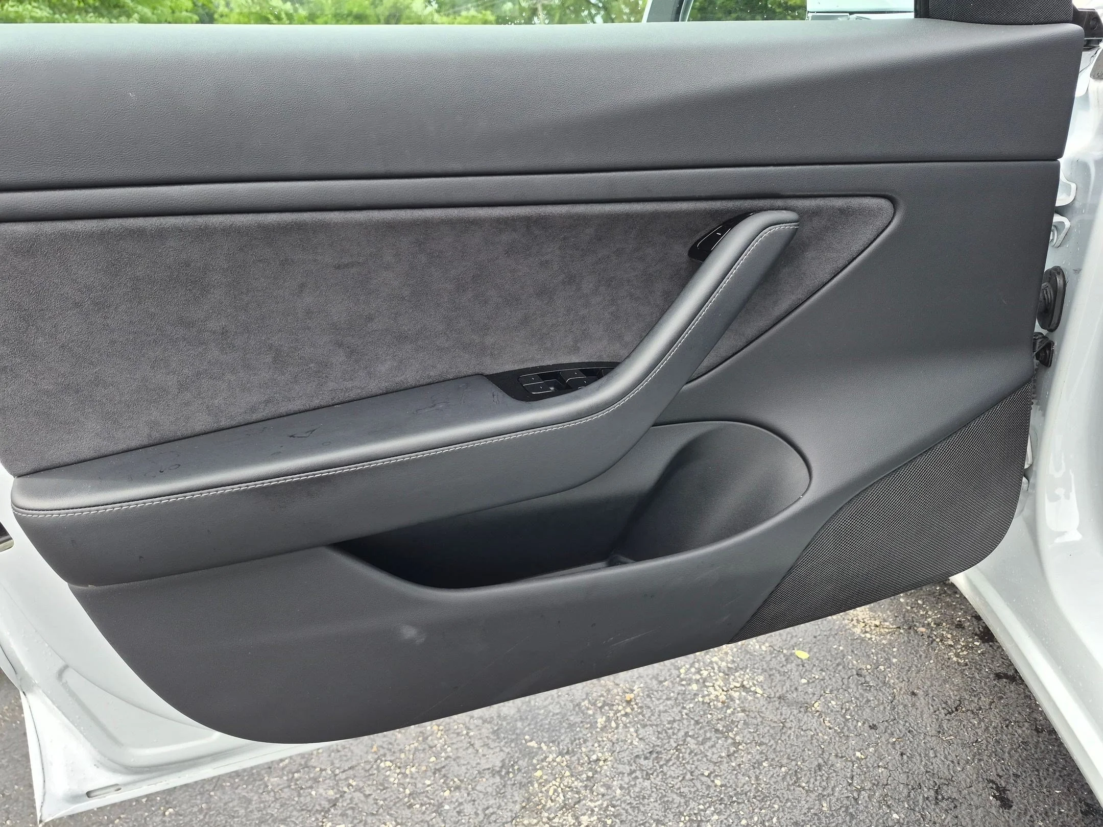 Used 2018 White Tesla Mid Range Battery image 12