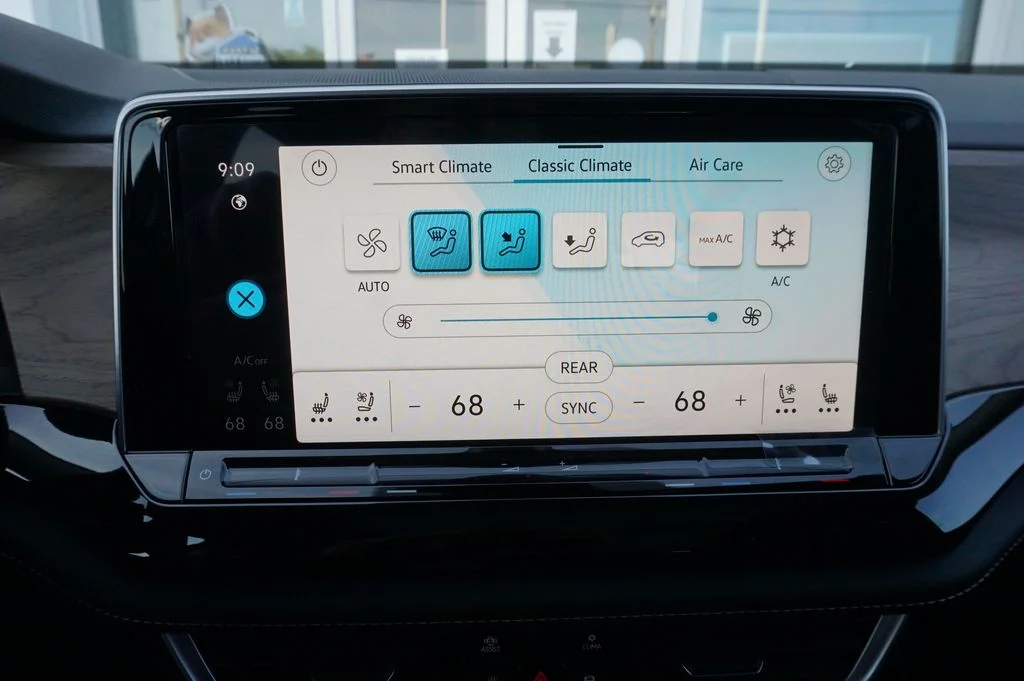 New 2026 Silver Volkswagen 2.0T SE w/Technology image 19