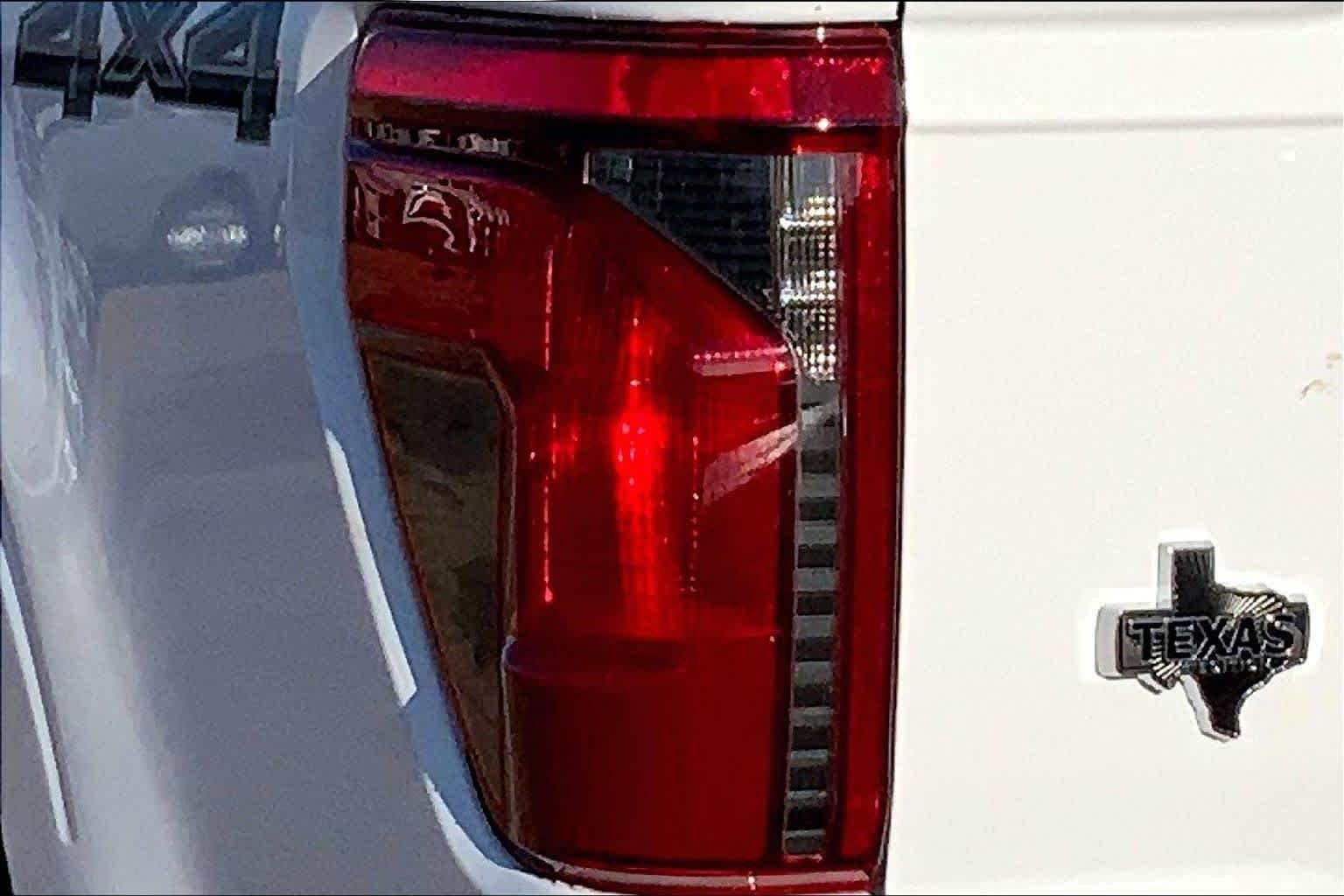 New 2026 Oxford White Ford XLT image 14
