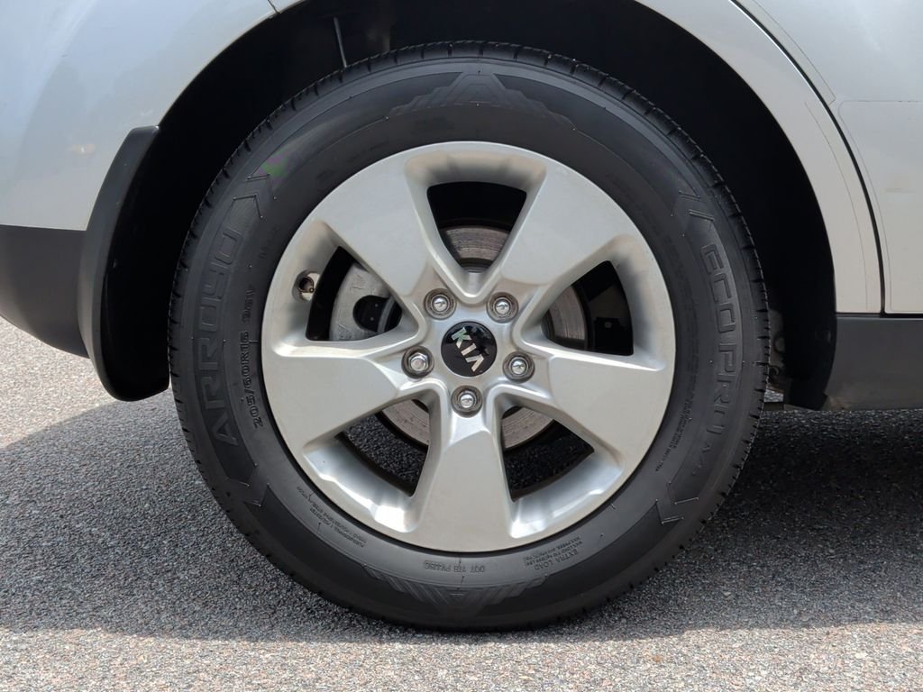 Used 2017 Silver Kia Base image 5