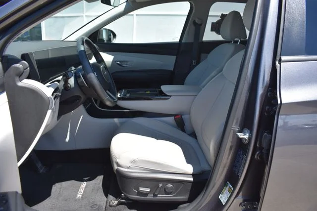 Used 2025 Gray Hyundai SEL Convenience image 11