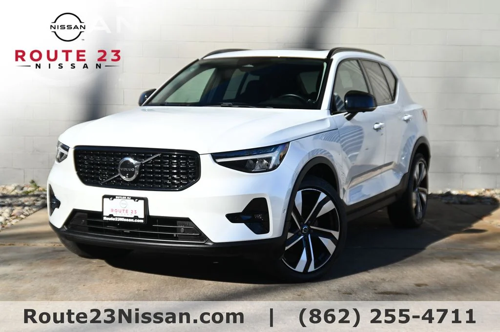 2024 Volvo XC40 B5 Plus Dark AWD's photo