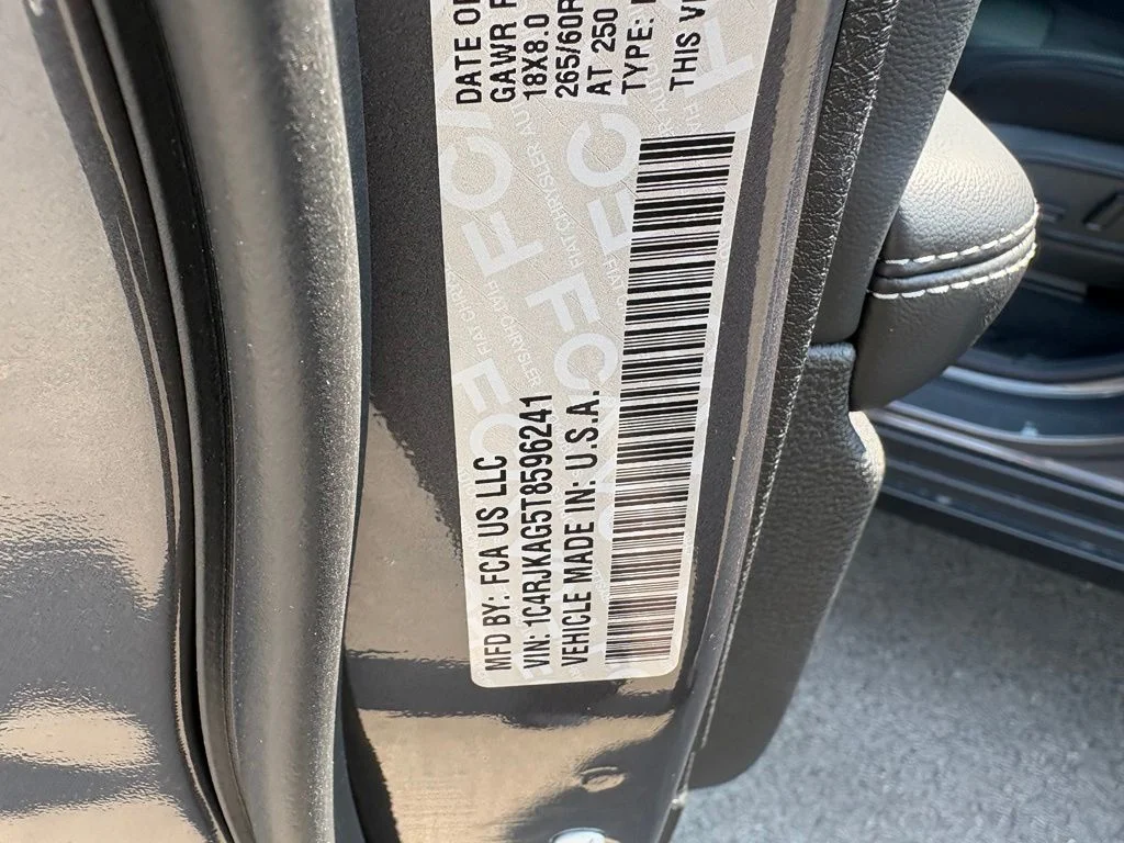 New 2026 Baltic Gray Metallic Clear-Coat Exterior Paint Jeep Laredo image 33