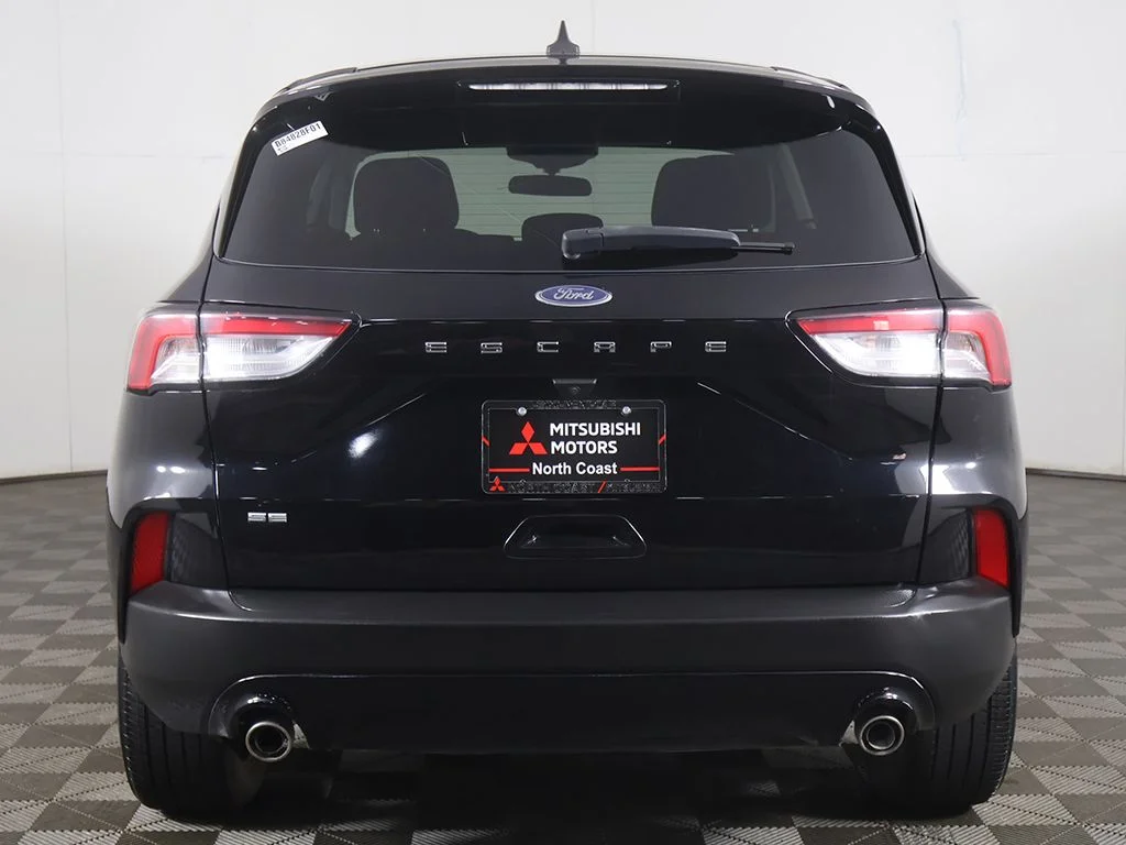 Used 2022 Black Ford SE image 10