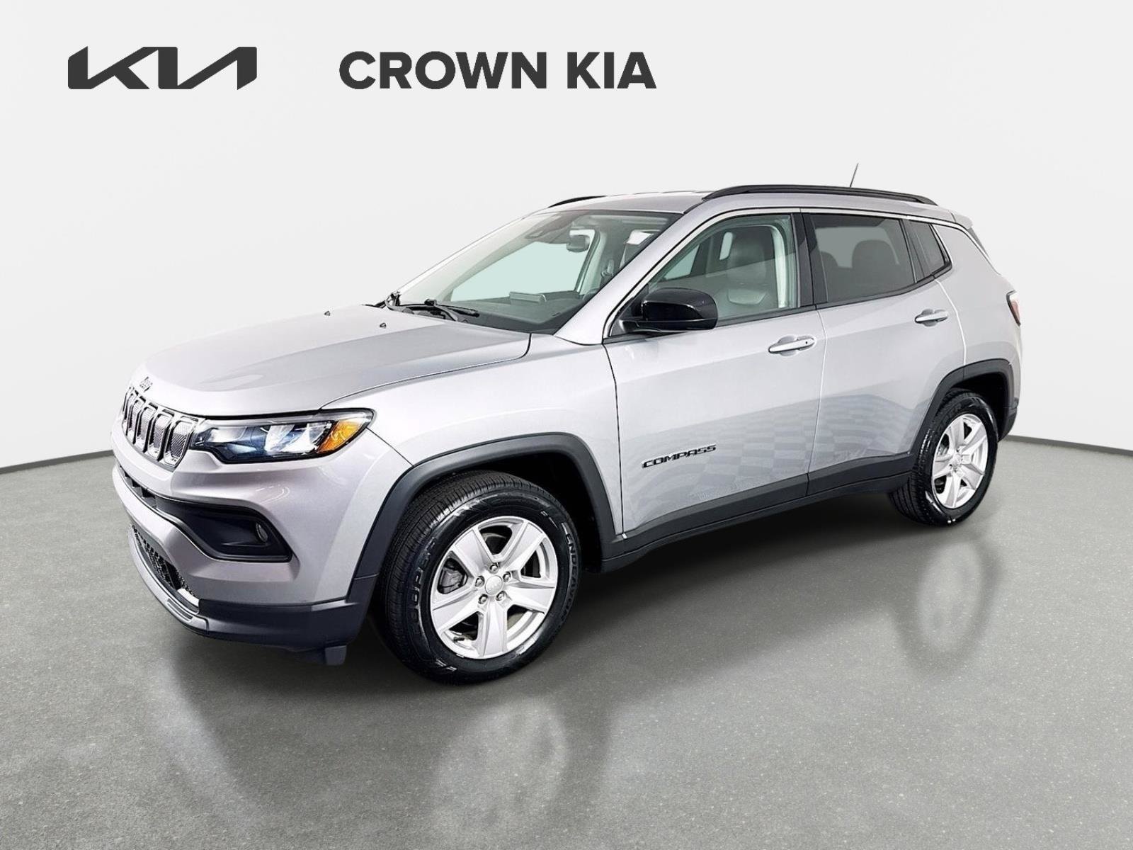Used 2022 Billet Silver Metallic Clearcoat Jeep Latitude image 1