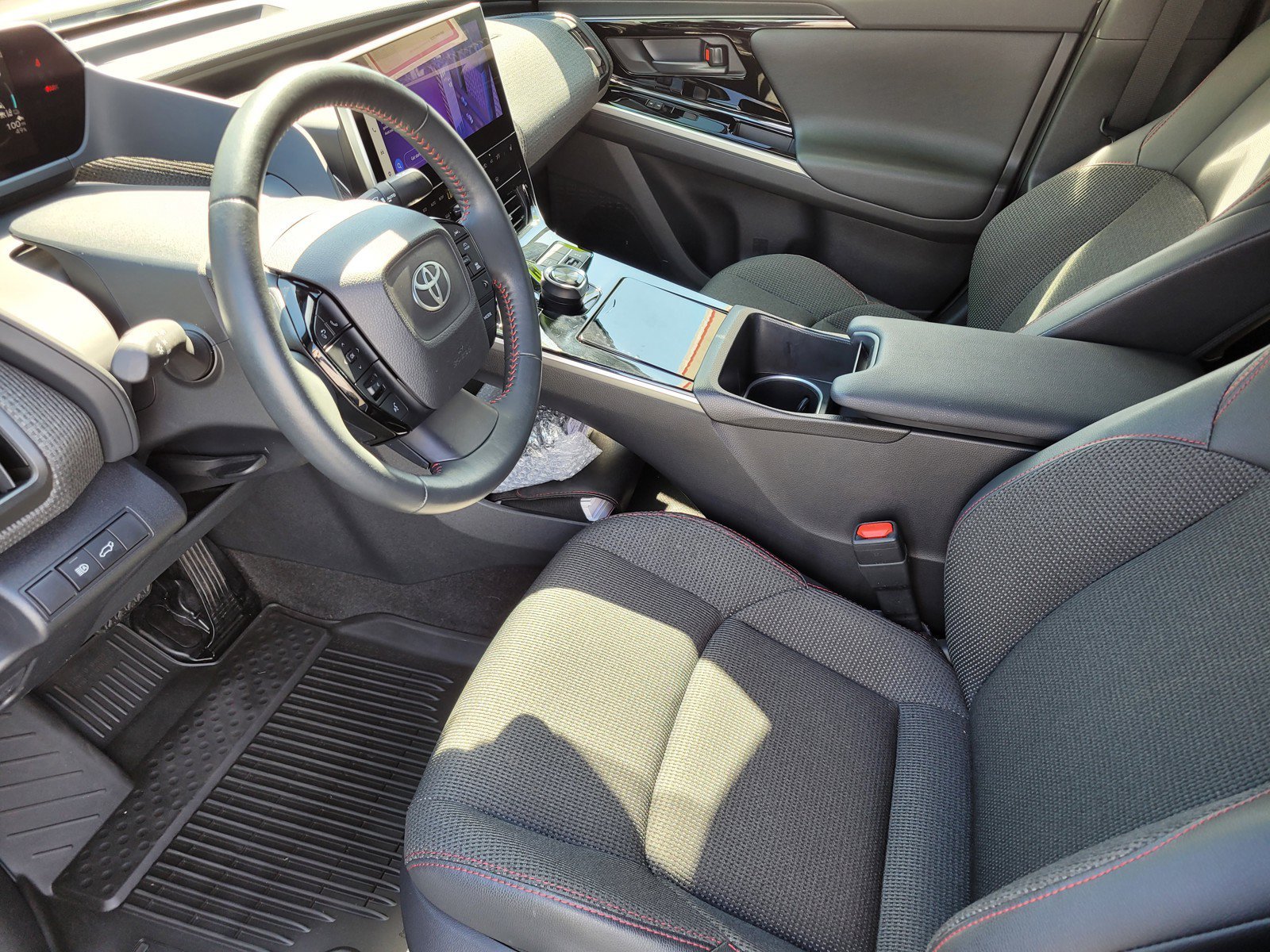 Certified Used 2025  Toyota  image 37