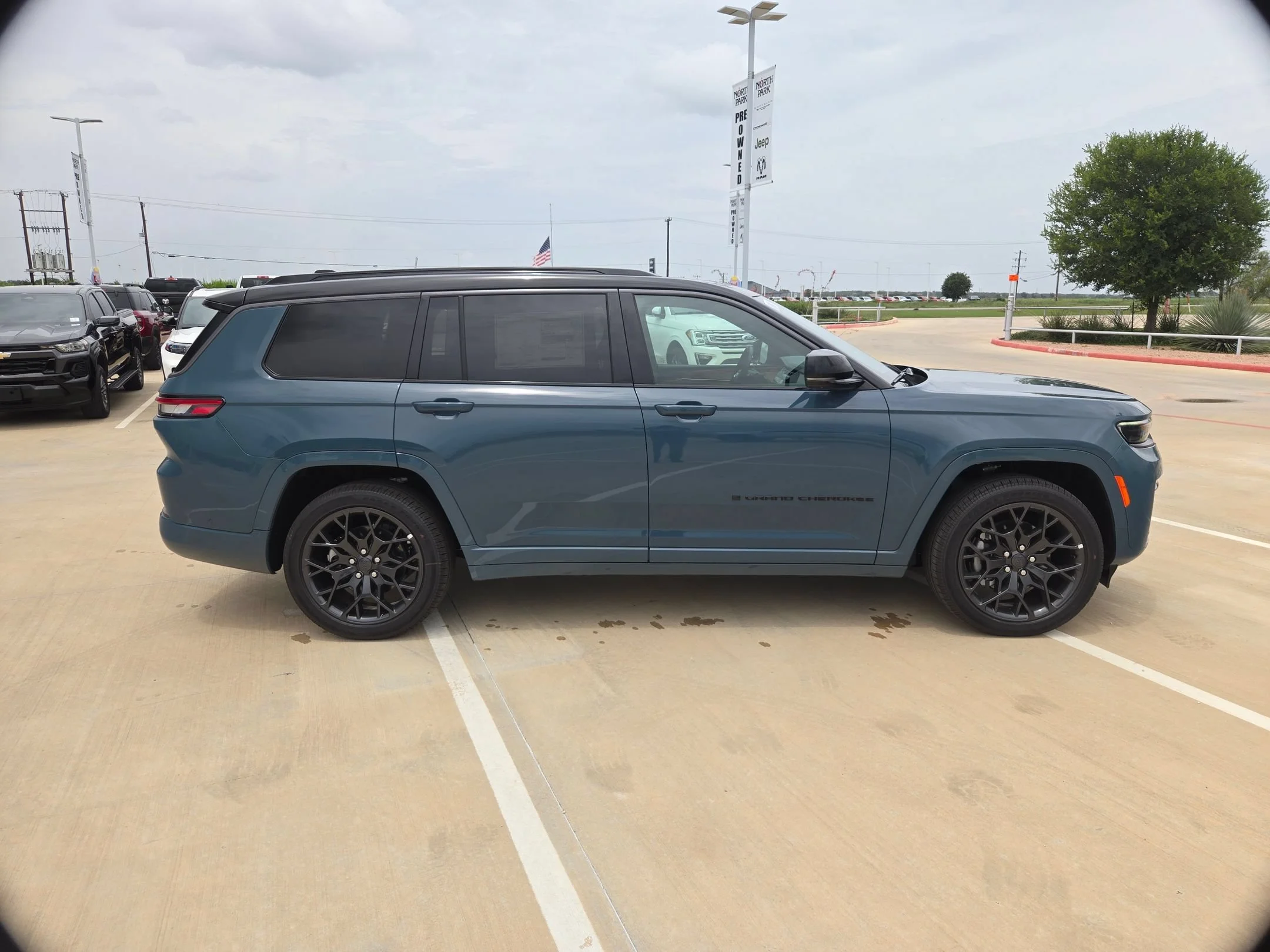 New 2026 Steel Blue Exterior Paint Jeep Summit image 2