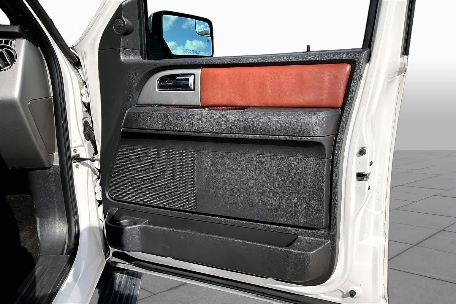 Used 2013 White Platinum Metallic Tri-Coat Ford King Ranch image 23