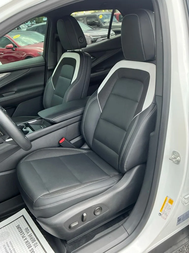 Used 2024 White Chevrolet LT image 36
