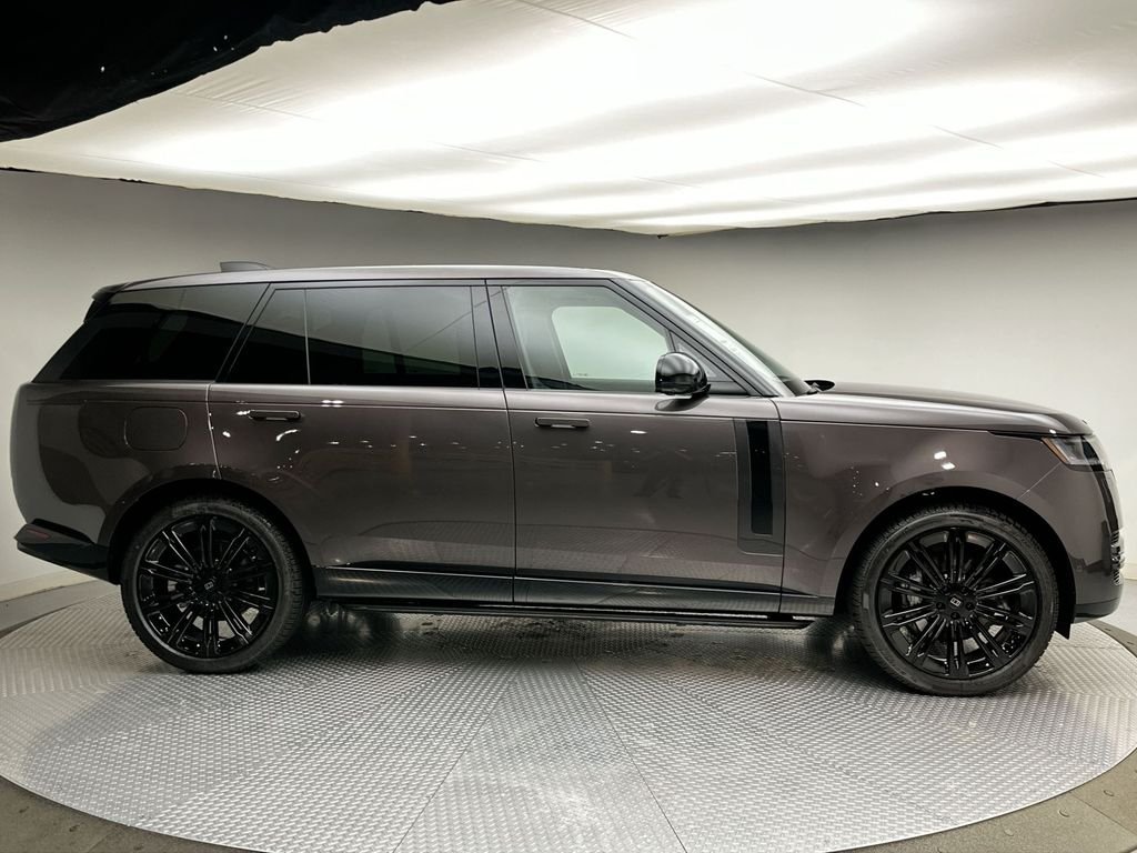 New 2027 Charente Grey Prem Met Land Rover SE image 4