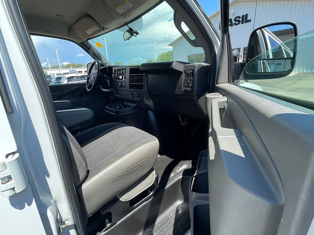 Used 2019 White GMC Work Van image 18