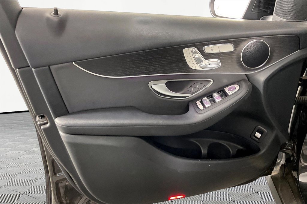 Used 2022 Black Mercedes-Benz GLC 300 image 16