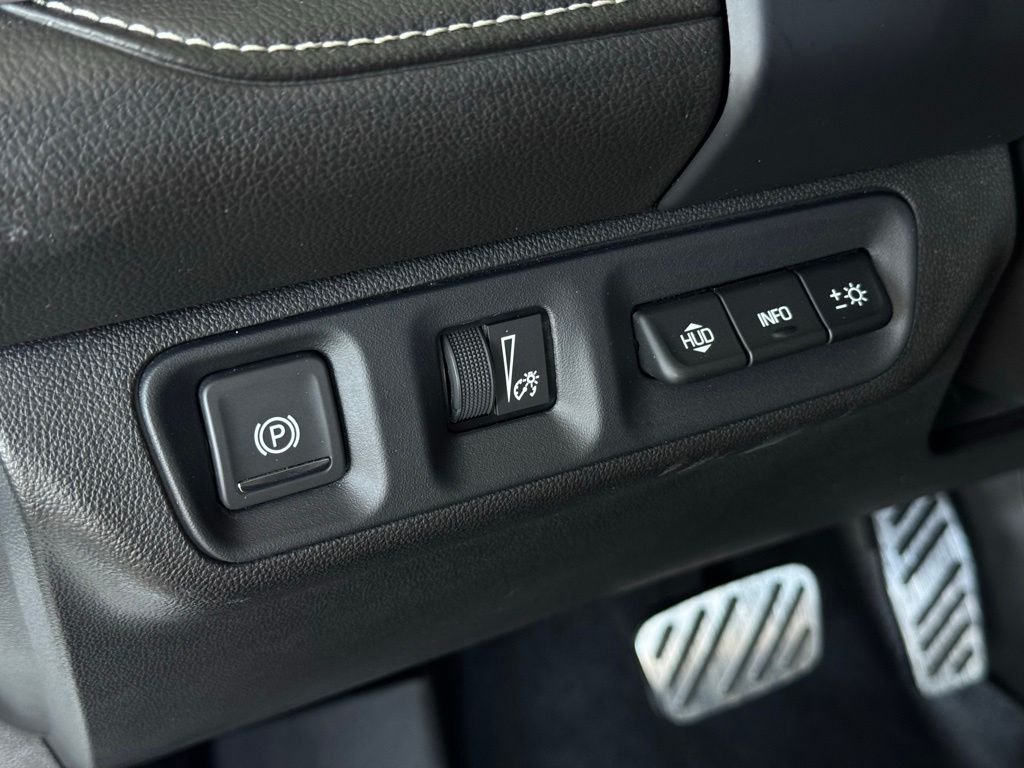 Used 2023 White GMC Denali image 33