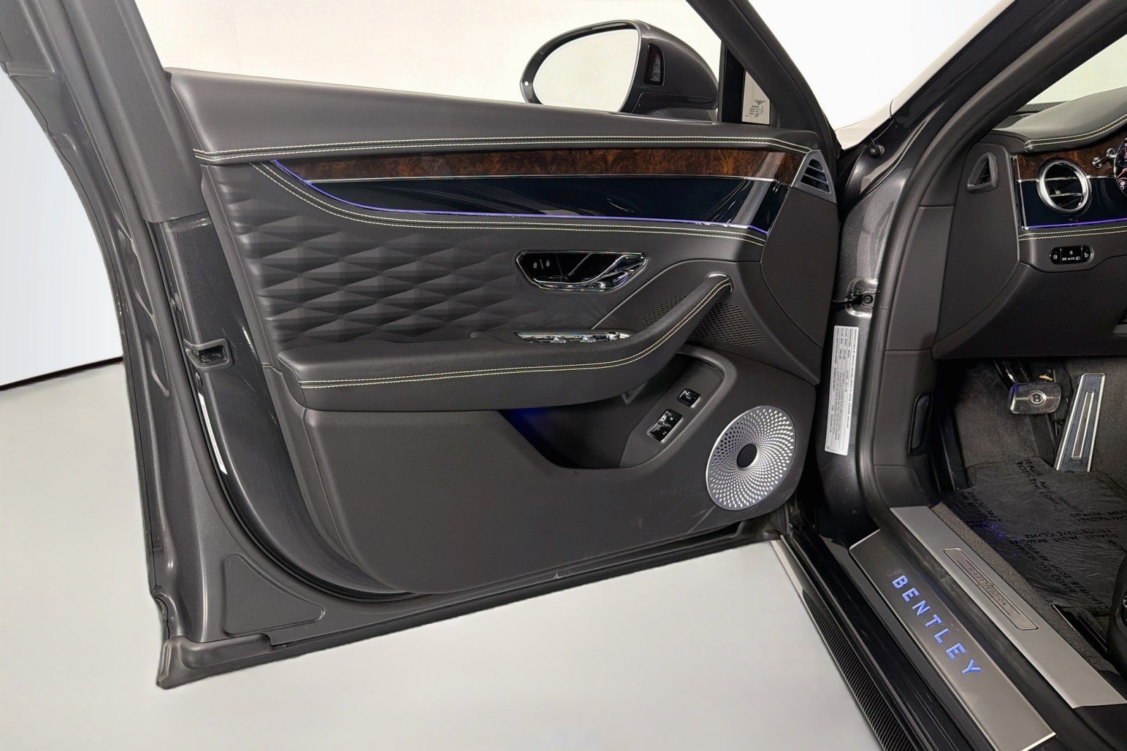 Used 2021 GRAY Bentley W12 image 24