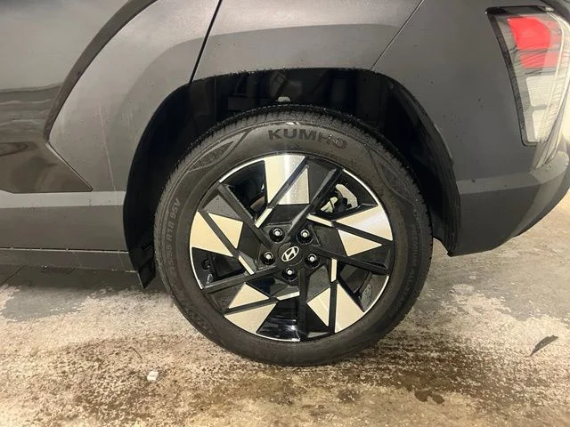 Used 2025 Black Hyundai SEL image 10