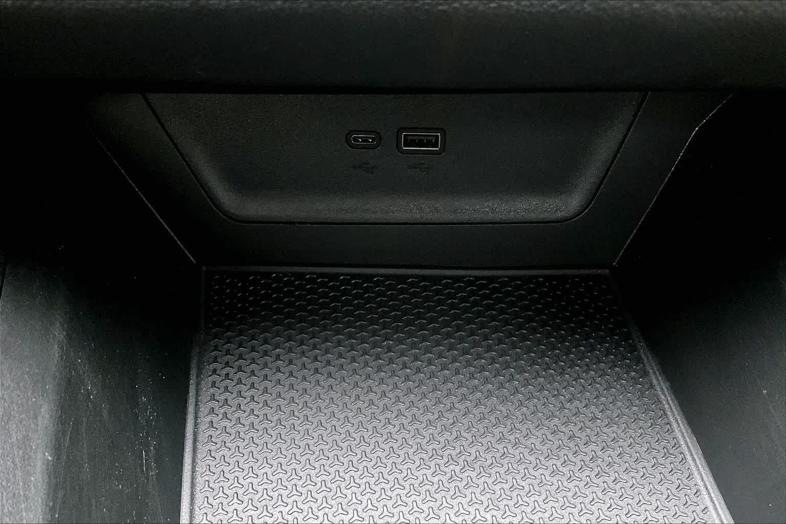 Used 2025 Sterling Gray Metallic Chevrolet FWD ACTIV image 33