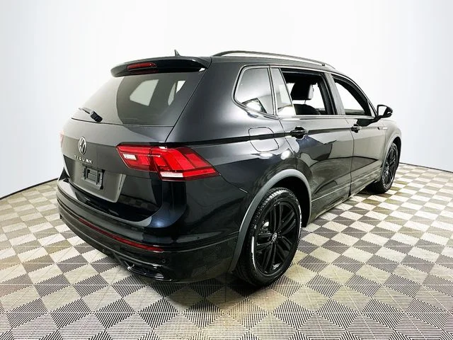 Pre-Owned 2022 Volkswagen Tiguan 2.0T SE R-Line Black