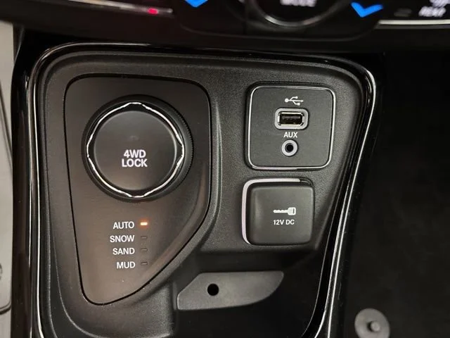 Used 2018 Laser Blue Jeep Limited image 18