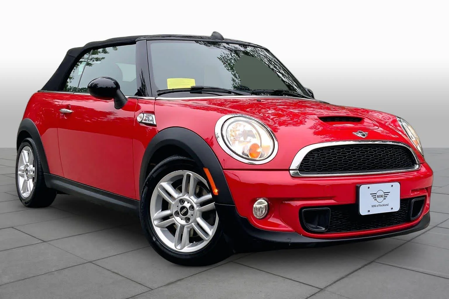Used 2015 RED MINI S image 2