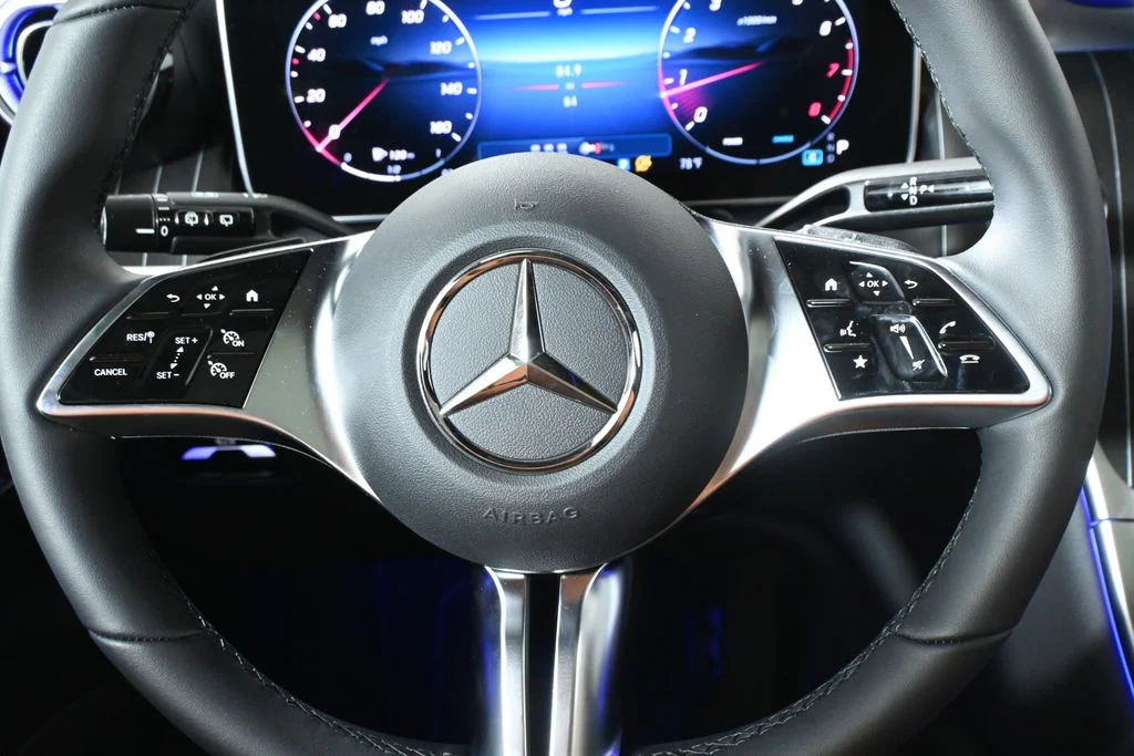New 2026 Silver Mercedes-Benz GLC 300 image 18