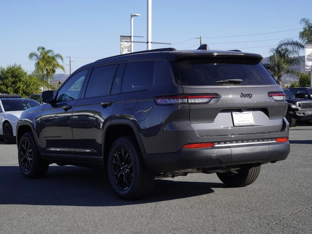 New 2026 Baltic Gray Metallic Clearcoat Jeep Altitude image 5