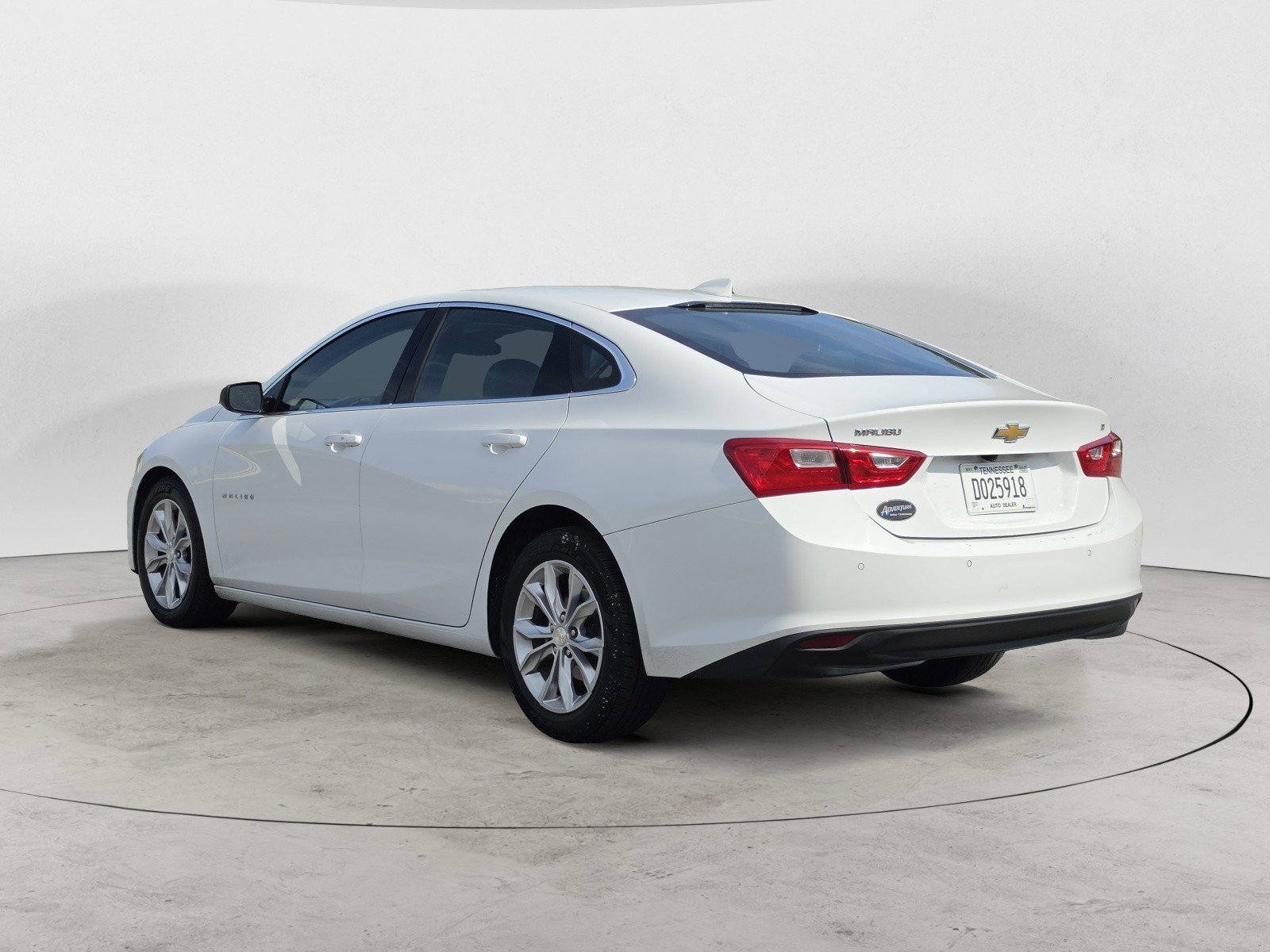 Used 2024 Summit White Chevrolet LT image 5