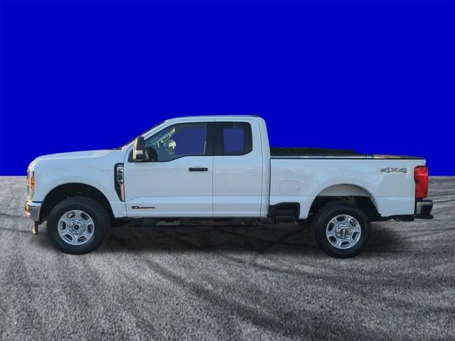 New 2026 Oxford White Ford F-250® XLT image 7